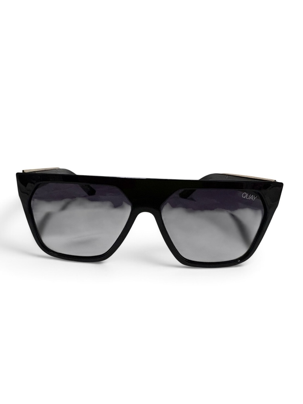 Quay Australia Very Busy Oversized Sunglasses in Black with Gold Chain Accent - Picture 3 of 10